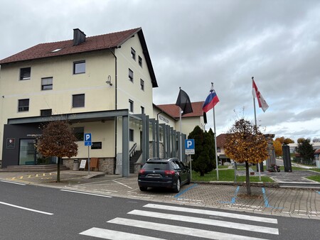 Izobešena črna zastava