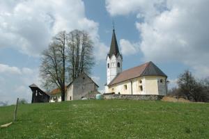 Cerkev sv. Antona Padovanskega na Blečjem vrhu pri Trebelnem